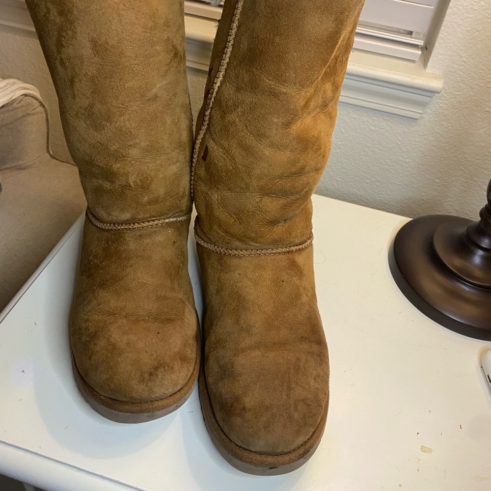 UGG Australia Bailey Bow Tall boots size 9, pre owned.